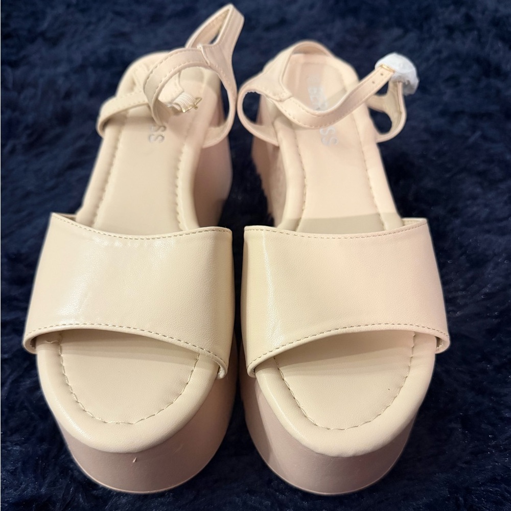Berness Cream Platform Sandals Size 10